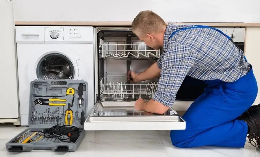 Akçakoca Warmhaus servisi teknisyen ekibi beyaz eşya tamiri yaparken